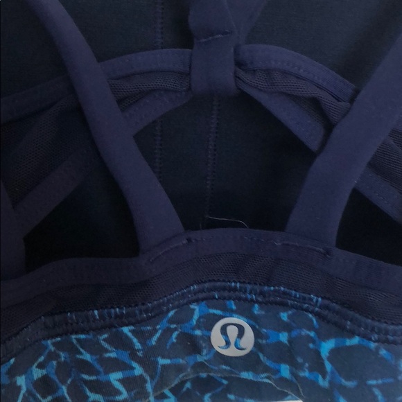Lululemon sports bra size 6 - Picture 3 of 4